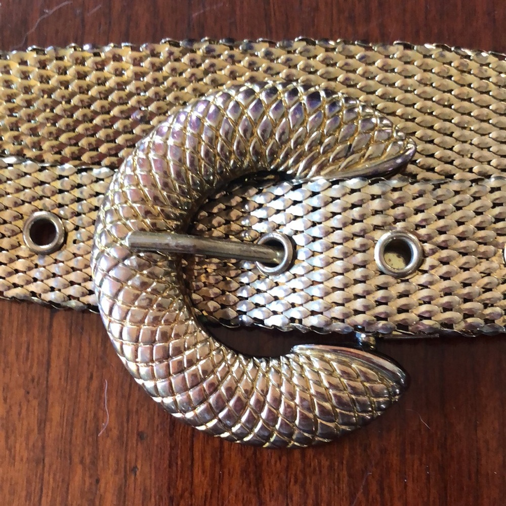 Vintage Belt Statemen “C” shaped buckle, Gold tone Metal mesh/braided Sz Small